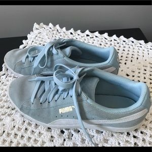 LIGHT BLUE PUMA SNEAKERS!